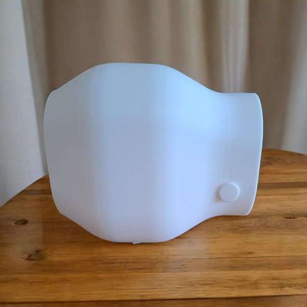 Heykelsi Kuş Evi — Bahçe İçin Minimal Form — kirik-beyaz