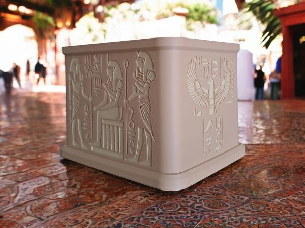 Firavun Kabartmalı Heykelsi Saksı — Antik Mısır Formu — kirik-beyaz