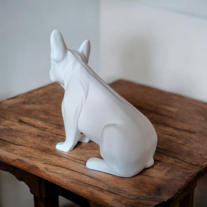 Heykelsi Fransız Bulldog — Oturan Form, Minimalist Karakter — fransız bulldog figürü — fransız bulldog figürü