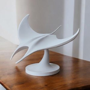 Süzülen Form — Manta Heykel Objesi — heykelsi masa objesi — Manta Koleksiyonu