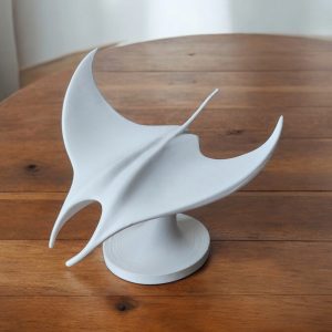 Süzülen Form — Manta Heykel Objesi — heykelsi masa objesi — heykelsi obje