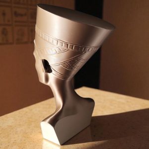 Nefertiti Büstü — Heykelsi Form, Zamansız Duruş — latte