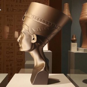 Nefertiti Büstü — Heykelsi Form, Zamansız Duruş — heykelsi büst — antik mısır dekoru