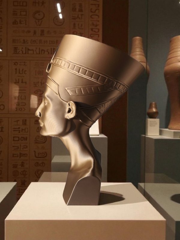 Nefertiti Büstü — Heykelsi Form, Zamansız Duruş — latte
