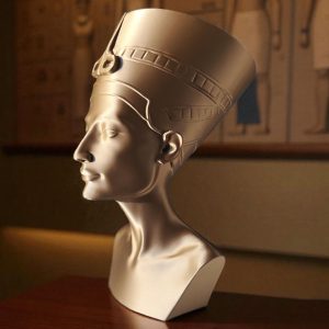 Nefertiti Büstü — Heykelsi Form, Zamansız Duruş — heykelsi büst