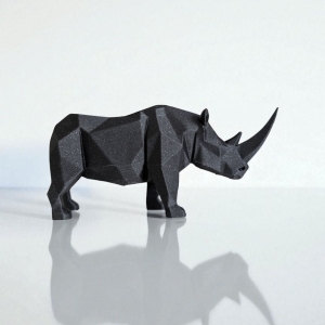 Geometrik Gergedan Heykeli — Low-Poly Form — hayvan figürü