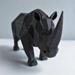 Geometrik Gergedan Heykeli — Low-Poly Form — heykelsi form