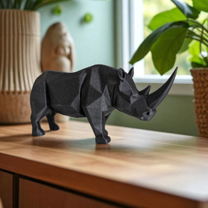 Geometrik Gergedan Heykeli — Low-Poly Form