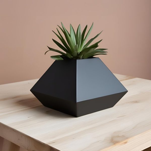Geometrik Heykelsi Saksı | Piramit Form — geometrik saksı