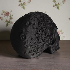 Çiçek Kabartmalı Kafatası Heykel Objesi — heykelsi kafatası objesi — dark academia