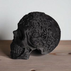 Çiçek Kabartmalı Kafatası Heykel Objesi — heykelsi kafatası objesi — kabartma desen
