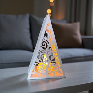 Piramit Fener — Kıvrım Dokulu Noel Işığı — ajur form