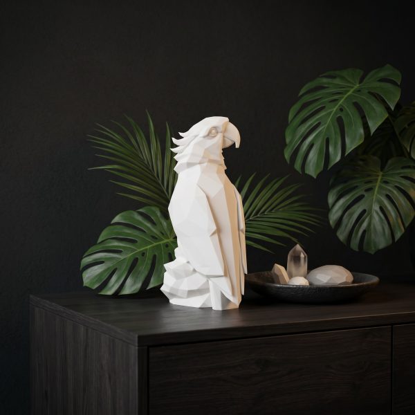 Geometrik Papağan Heykeli — Low Poly Form — kirik-beyaz